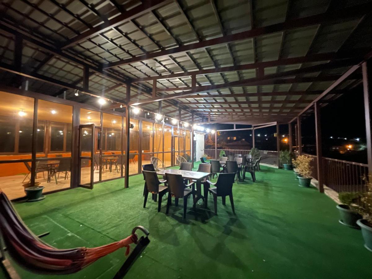 Guest House Royal Comfort With Terrace Kutaisi Exterior photo