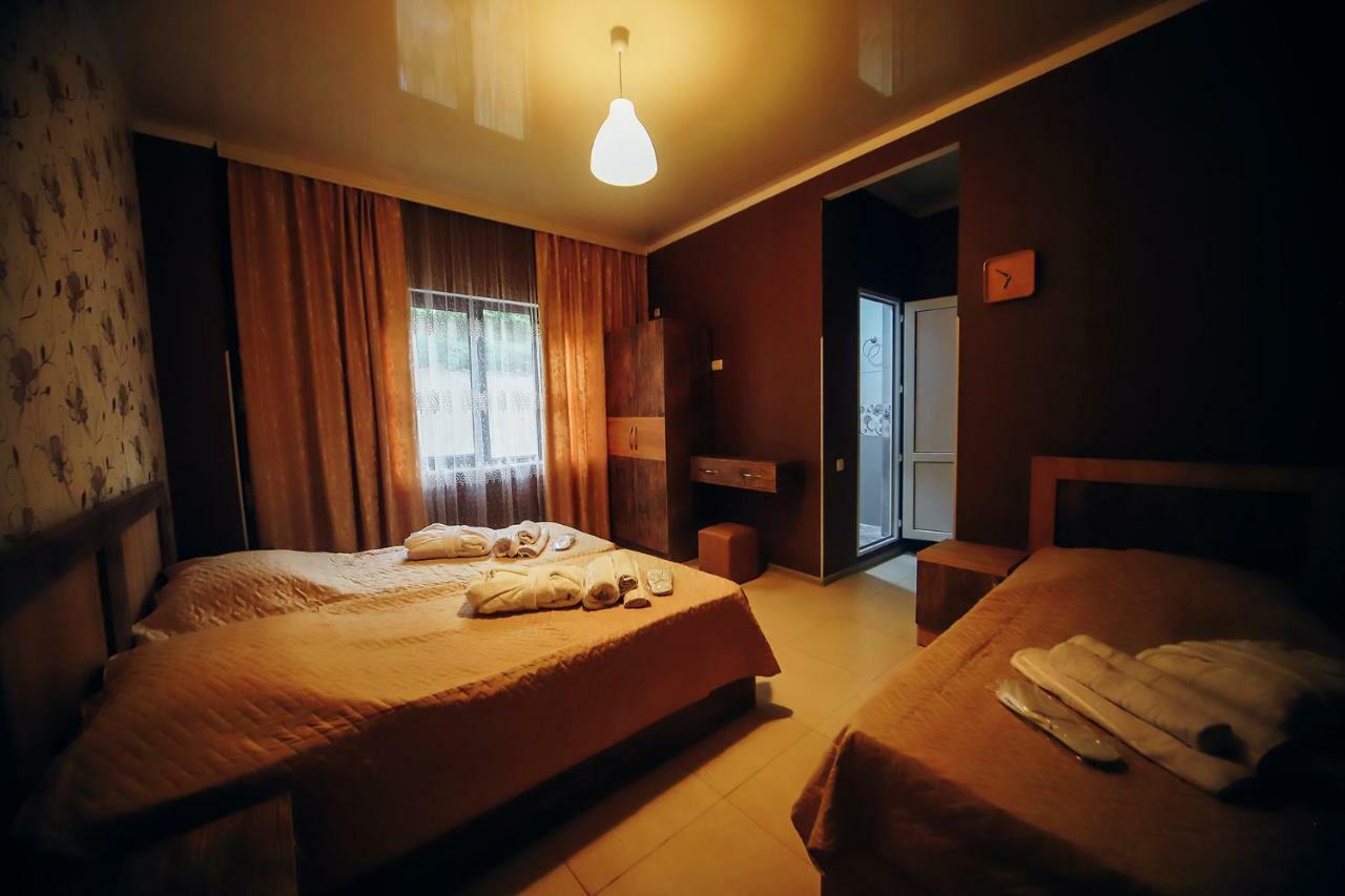 Guest House Royal Comfort With Terrace Kutaisi Exterior photo