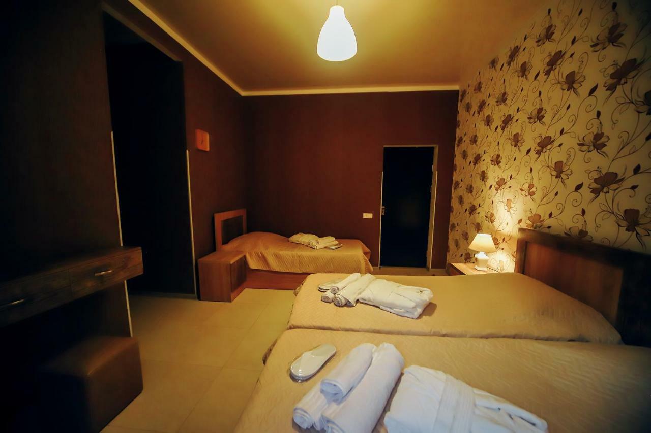 Guest House Royal Comfort With Terrace Kutaisi Exterior photo